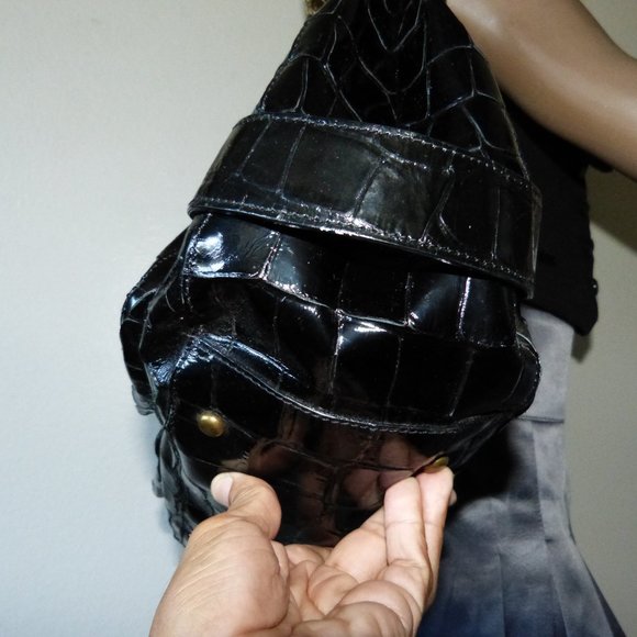 BABEE D LARGE EMBOSSED LEATHER BAG. EUC - Picture 9 of 16